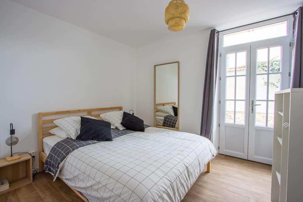 Appartement Avec Terrasse Et Parking, A Meaux Exterior foto
